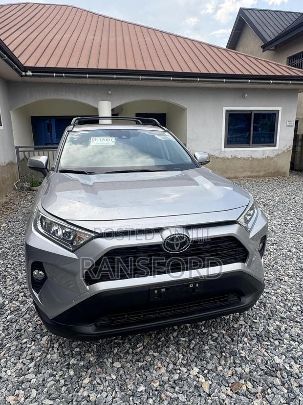 Toyota RAV4 XLE AWD 2020 Gray