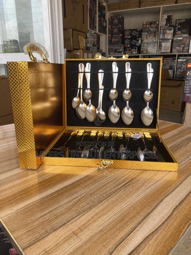24pcs Catering Set With Golden Case