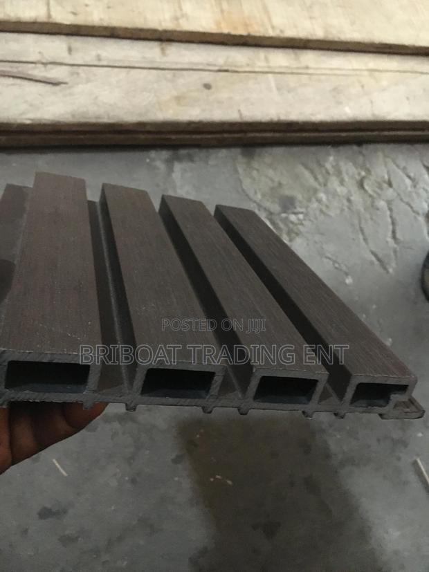 Outside Door Panels · Photo 2