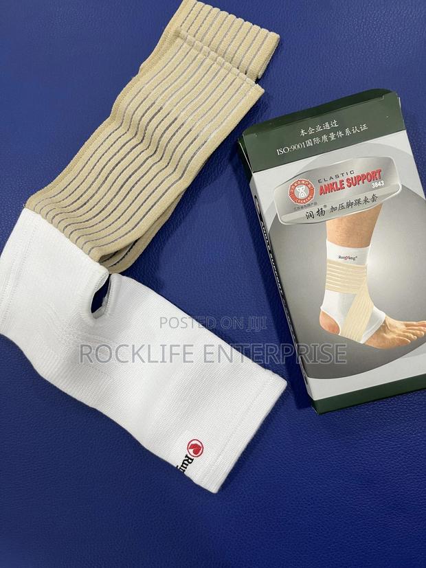 Elastic Ankle Support · Photo 4
