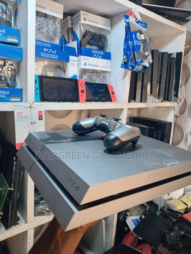 Customised Ps4 Standard Jailbreak With 17 Games · Photo 2
