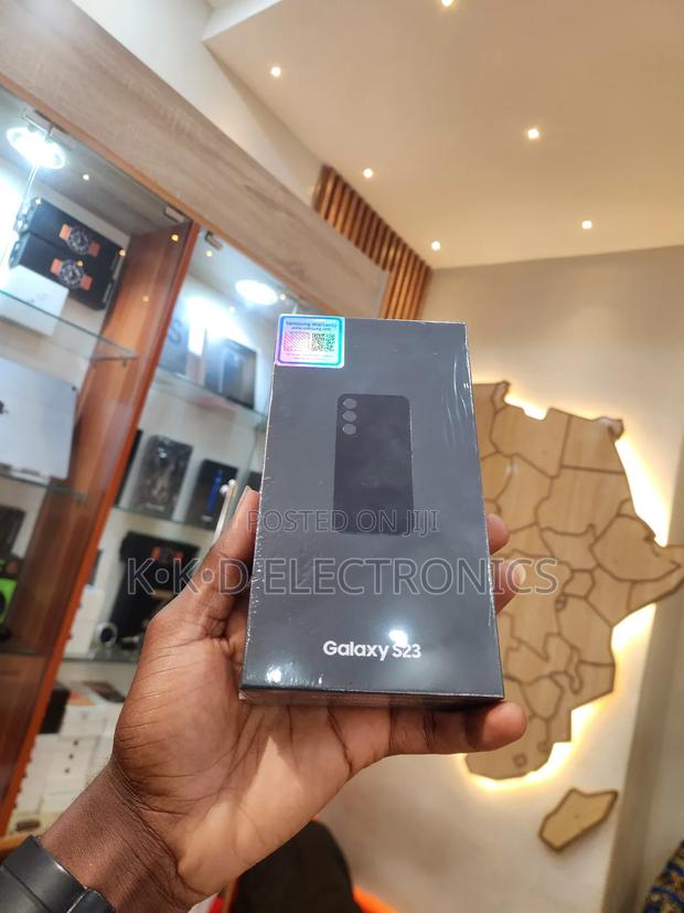 New Samsung Galaxy S23 128 GB Black photo 2