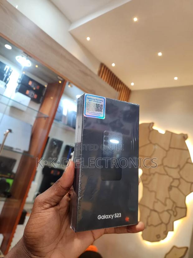 New Samsung Galaxy S23 128 GB Black photo 3