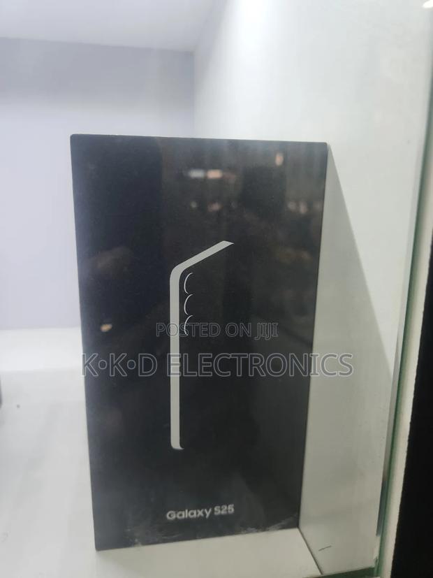 New Samsung Galaxy S25 128 GB Black photo 2