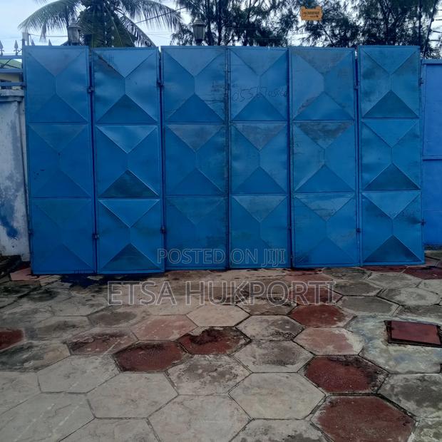 Two Shops Used Complete Gates for Sale photo 4