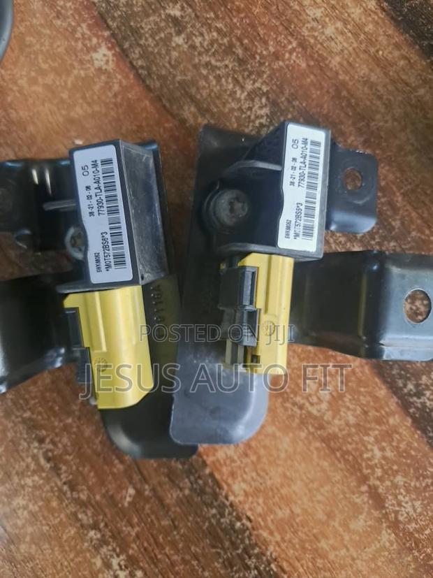 Honda Cr-v Crash/Impact Sensor 2017 to 2022. photo 2
