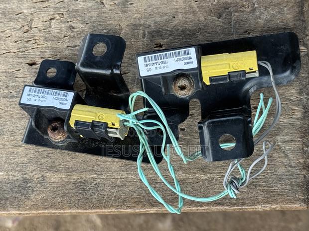 Honda Cr-v Crash/Impact Sensor 2017 to 2022. photo 3