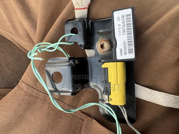 Honda Cr-v Crash/Impact Sensor 2017 to 2022. photo 4