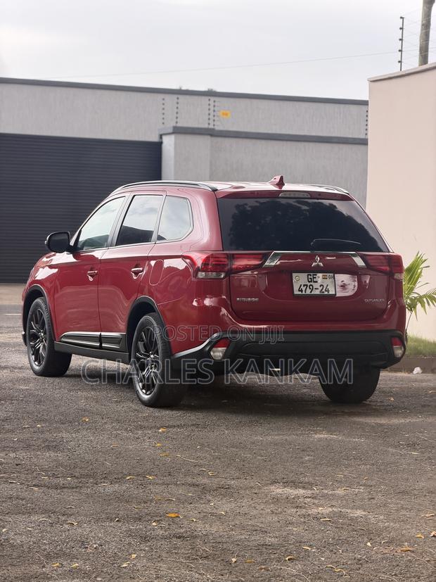 Mitsubishi Outlander SE FWD 2018 Red photo 5