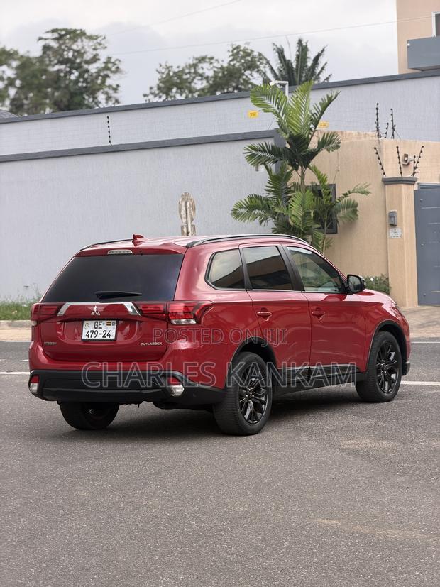 Mitsubishi Outlander SE FWD 2018 Red photo 3