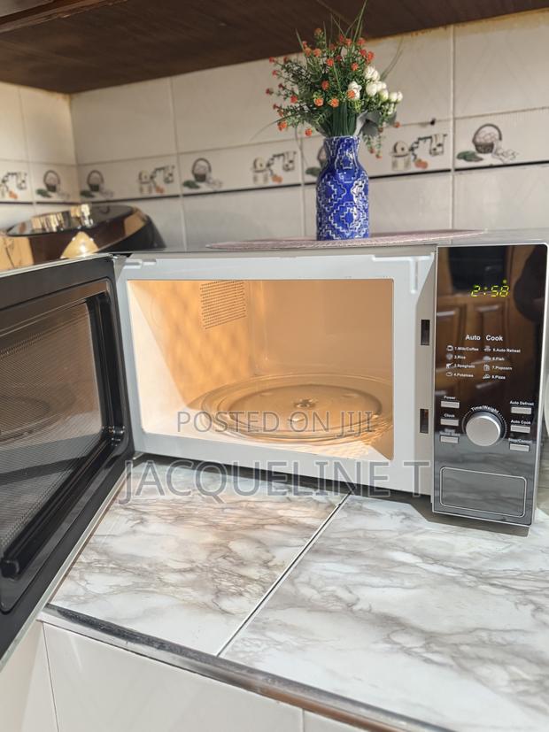 30l Microwave, Excellent Condition Built to Last