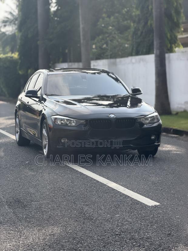 BMW 3 Series 320i RWD 2014 Black photo 3