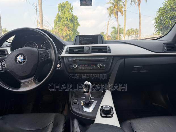 BMW 3 Series 320i RWD 2014 Black photo 5