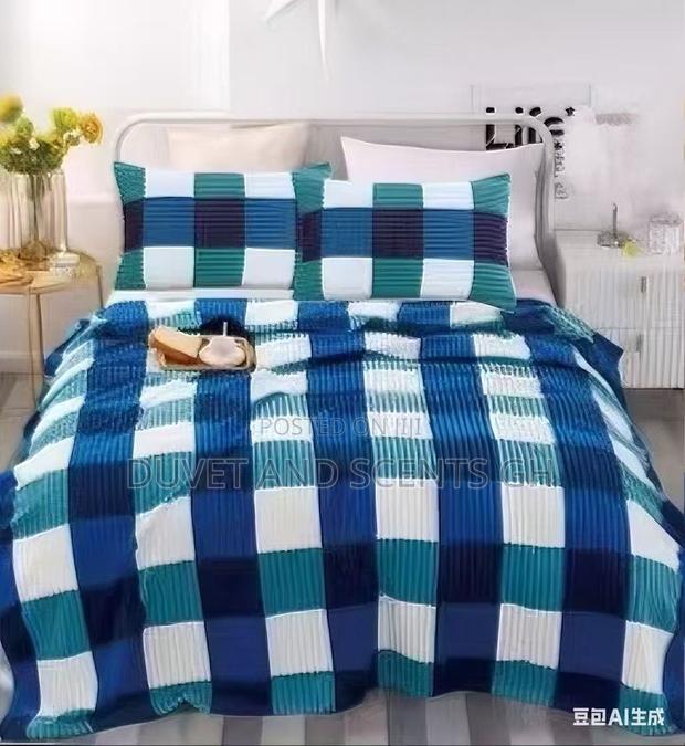 Super Comfy And Fluffy Flannel Blankets With 2 Pillowcases photo 2