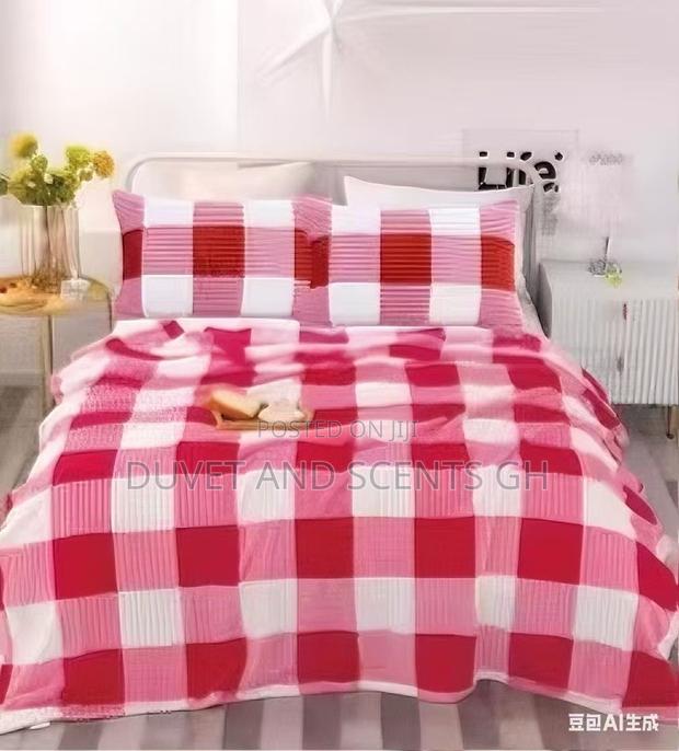 Super Comfy And Fluffy Flannel Blankets With 2 Pillowcases photo 3