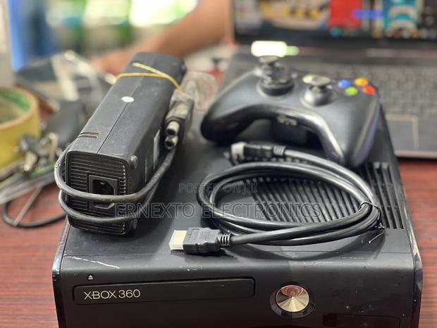 Xbox 360 Kinet With Games photo 2