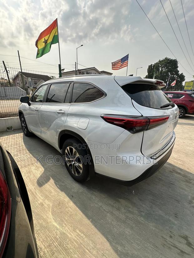 Toyota Highlander XLE AWD 2023 White photo 5