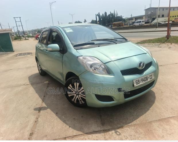 Toyota Vitz 2010 Teal photo 5