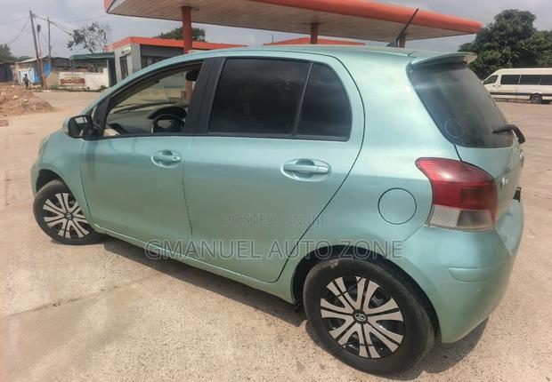 Toyota Vitz 2010 Teal photo 7