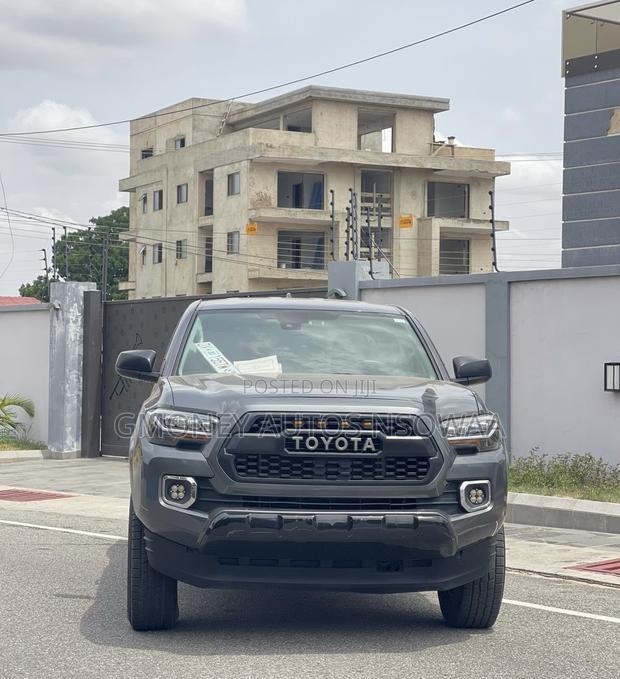 Toyota Tacoma SR5 2022 Gray