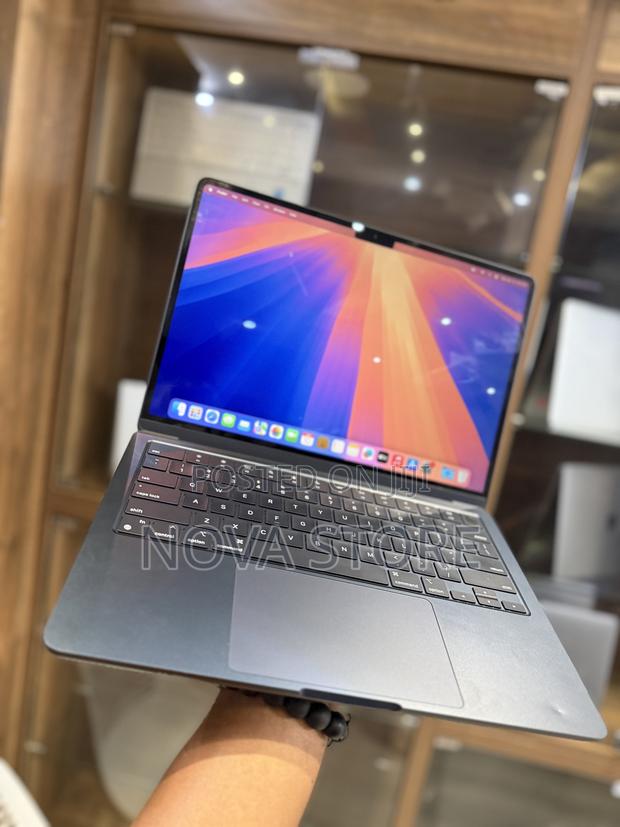 Laptop Apple MacBook Air 2022 M2 8GB Apple M2 SSD 256GB