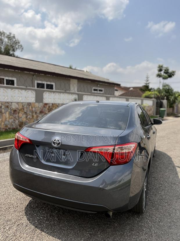 Toyota Corolla LE Eco (1.8L 4cyl 2A) 2018 Gray