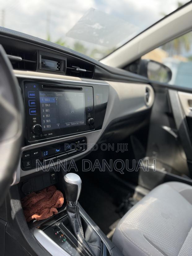 Toyota Corolla LE Eco (1.8L 4cyl 2A) 2018 Gray