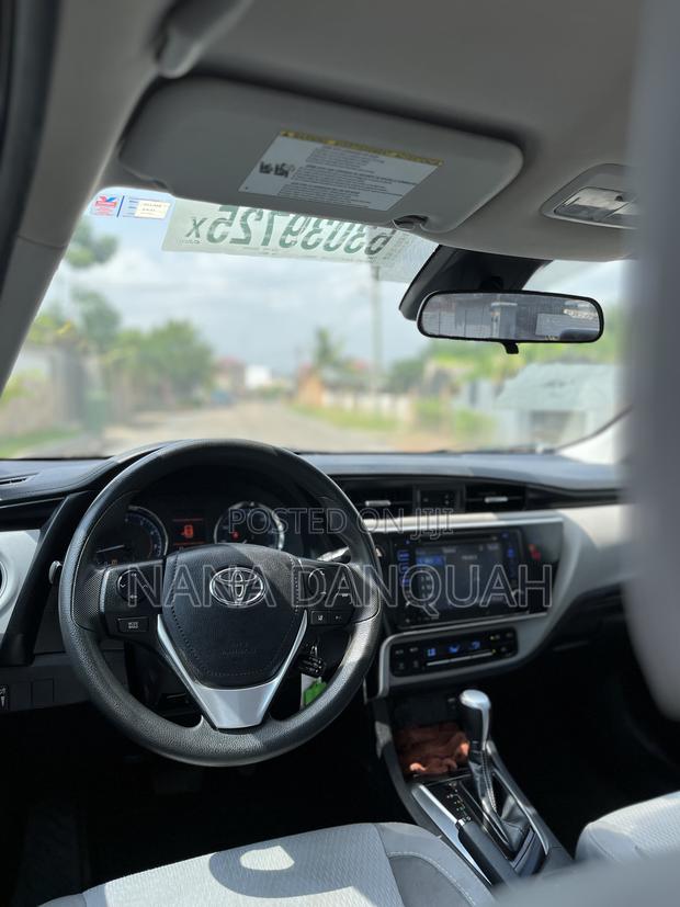 Toyota Corolla LE Eco (1.8L 4cyl 2A) 2018 Gray
