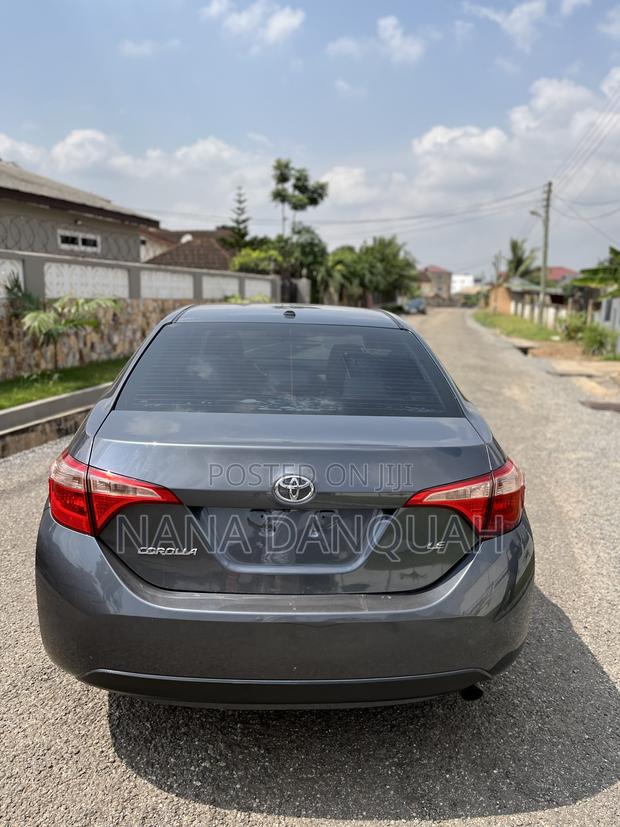 Toyota Corolla LE Eco (1.8L 4cyl 2A) 2018 Gray