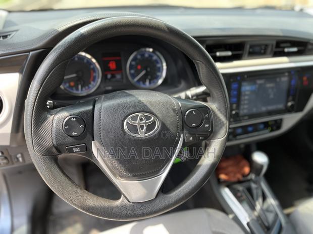 Toyota Corolla LE Eco (1.8L 4cyl 2A) 2018 Gray