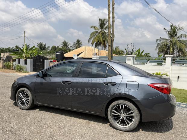 Toyota Corolla LE Eco (1.8L 4cyl 2A) 2018 Gray