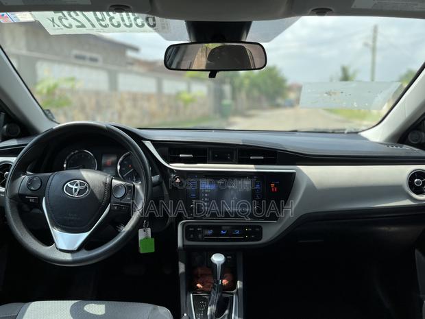 Toyota Corolla LE Eco (1.8L 4cyl 2A) 2018 Gray