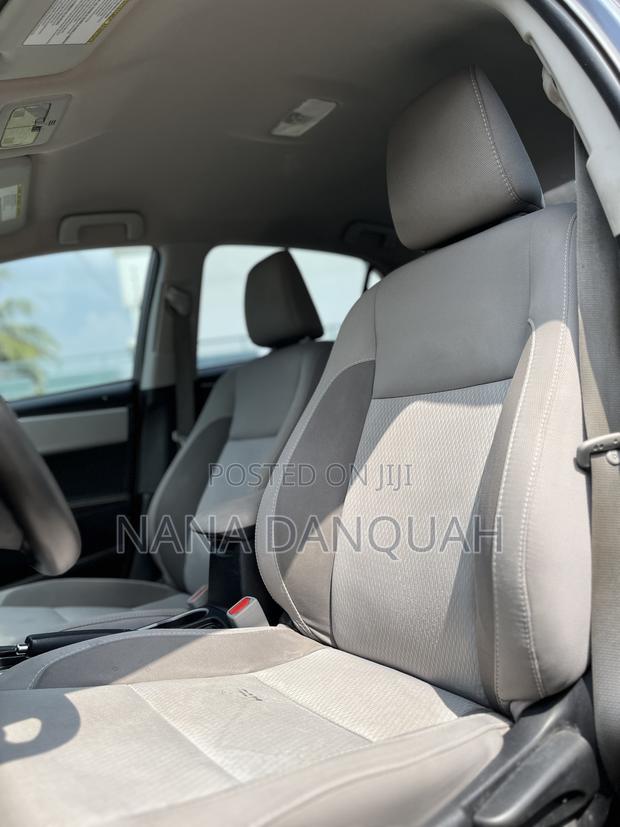 Toyota Corolla LE Eco (1.8L 4cyl 2A) 2018 Gray