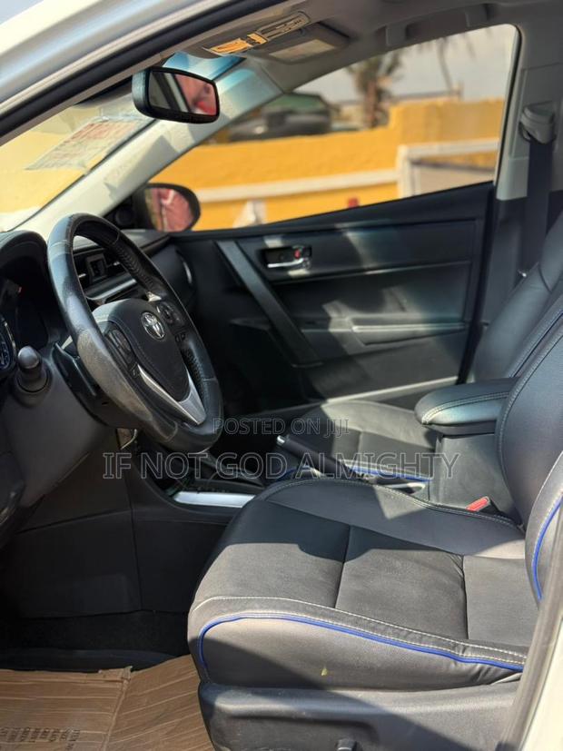 Toyota Corolla XSE (1.8L 4cyl 2A) 2018 White