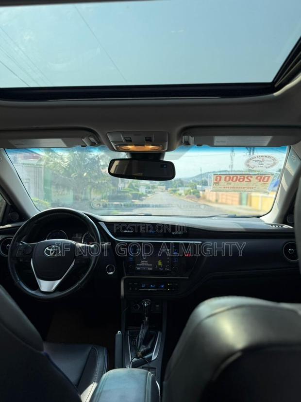 Toyota Corolla XSE (1.8L 4cyl 2A) 2018 White