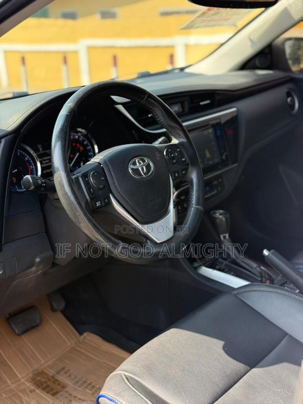 Toyota Corolla XSE (1.8L 4cyl 2A) 2018 White