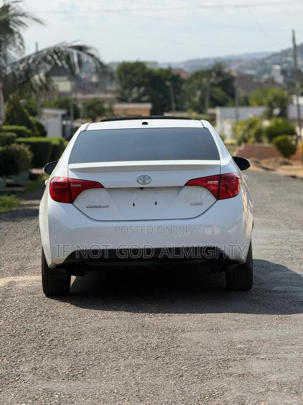 Toyota Corolla XSE (1.8L 4cyl 2A) 2018 White