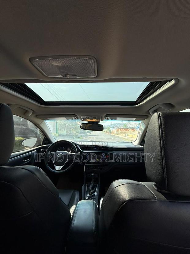 Toyota Corolla XSE (1.8L 4cyl 2A) 2018 White