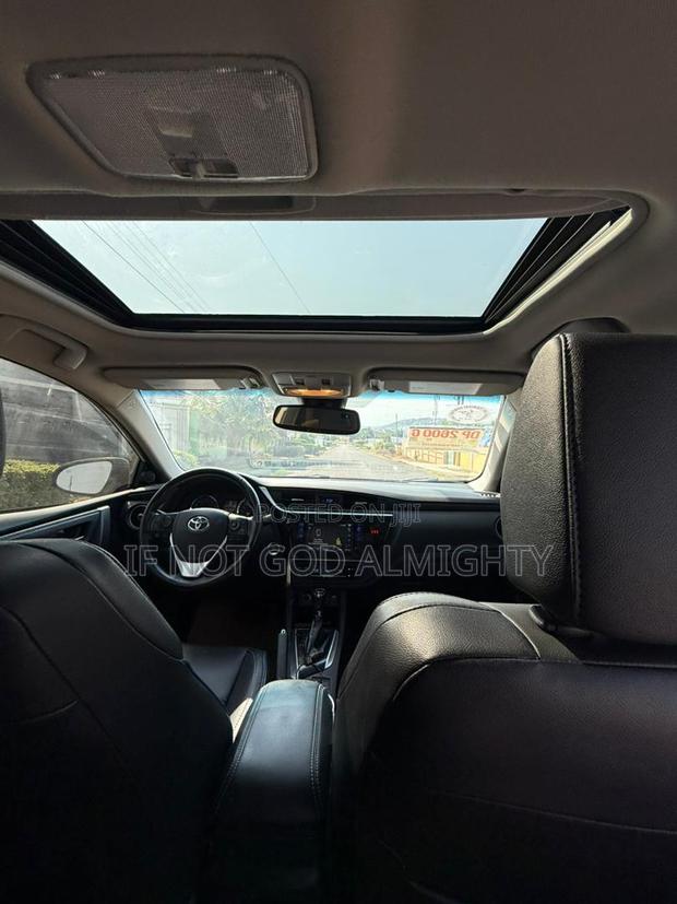 Toyota Corolla XSE (1.8L 4cyl 2A) 2018 White