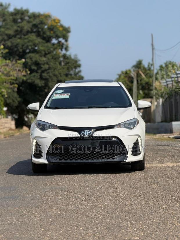 Toyota Corolla XSE (1.8L 4cyl 2A) 2018 White