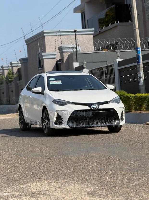 Toyota Corolla XSE (1.8L 4cyl 2A) 2018 White