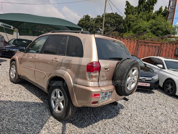 Toyota RAV4 4x4 2005 Gold photo 5