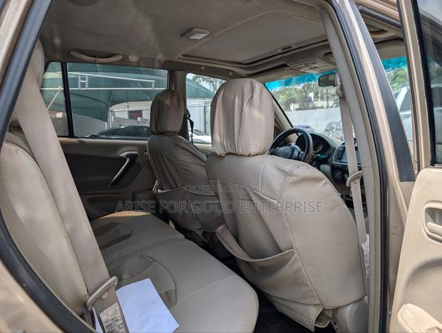 Toyota RAV4 4x4 2005 Gold photo 8