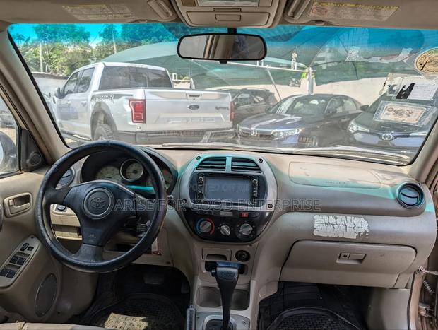 Toyota RAV4 4x4 2005 Gold photo 12