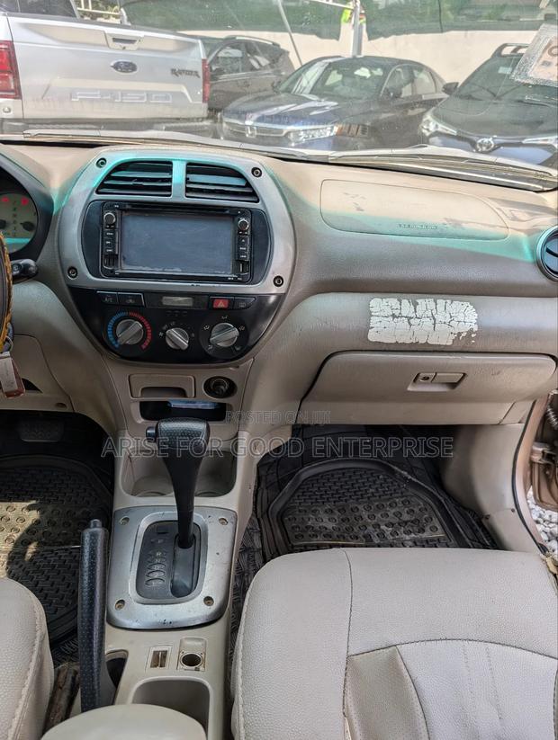 Toyota RAV4 4x4 2005 Gold photo 13