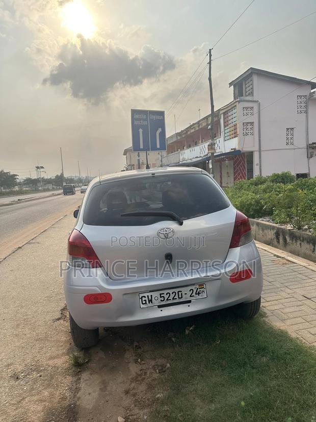 Toyota Vitz 1.3 FWD 5dr 2010 Silver