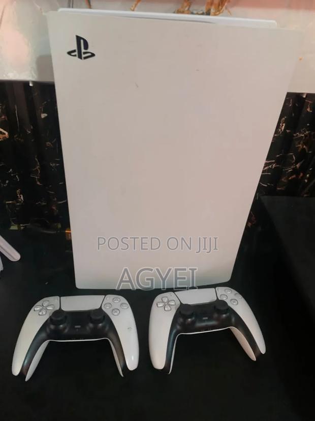 Ps5 With 2 Pads and 8 Game Fc26 photo 2