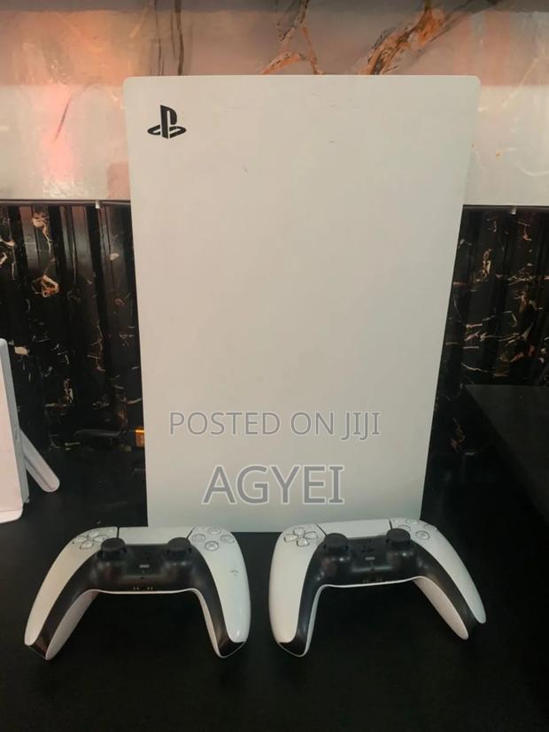 Ps5 With 2 Pads and 8 Game Fc26 photo 3