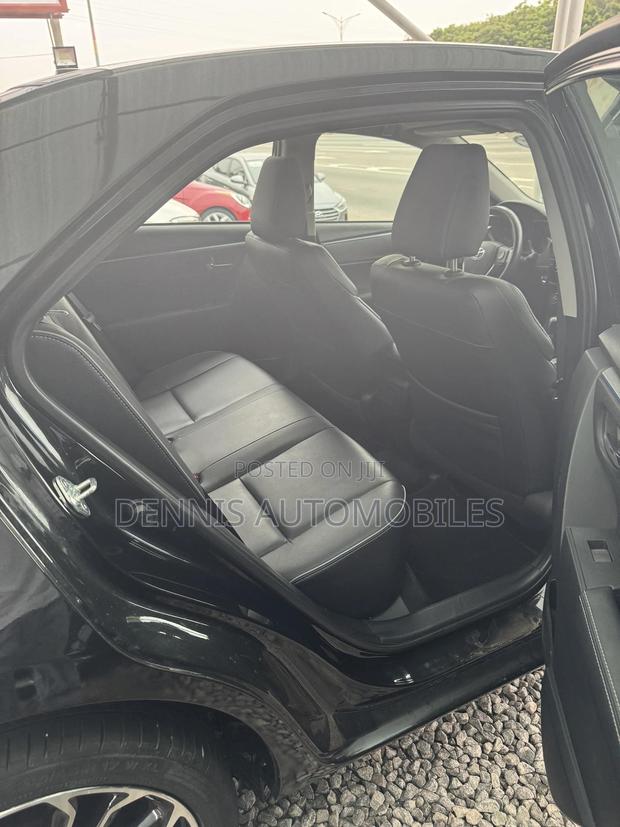 Toyota Corolla S 4dr Sedan (1.8L 4cyl CVT) 2016 Black photo 5
