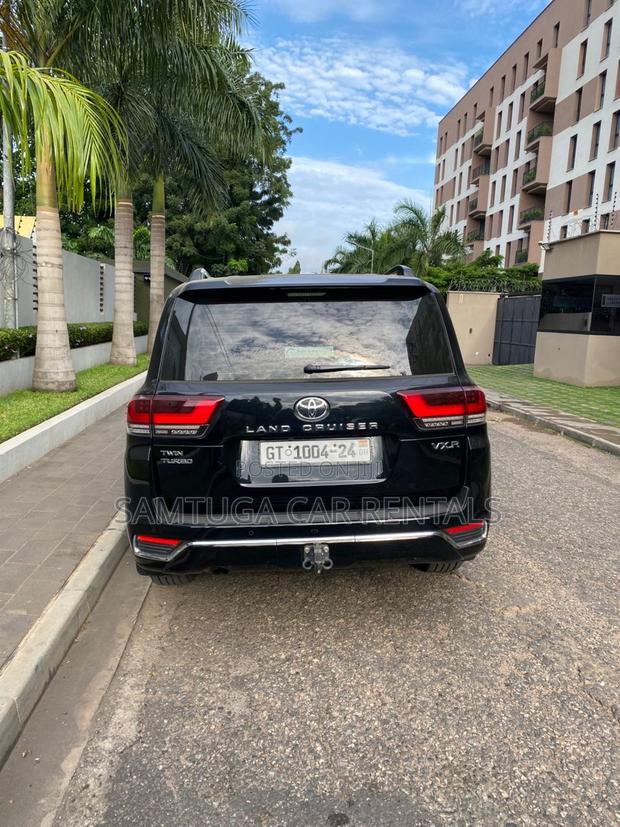 Toyota Land Cruiser Rent photo 2